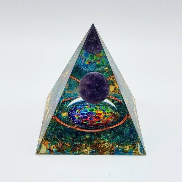 Resin Pyramid with Copper and Amethyst - Picture 1 of 3